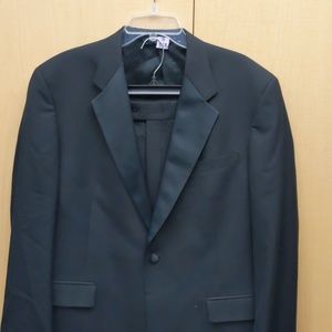 42 or 44 Burberry tuxedo one button